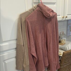 Lot of 2 XS/S CozyChic Ultra Lite Slouchy Pullover in a pink/rose hue and brown